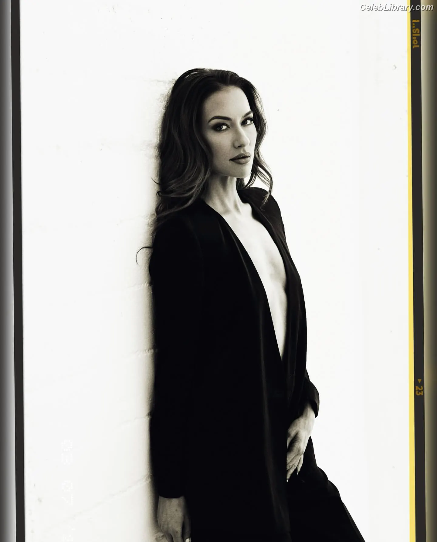Tasya Teles photo 16 of 35