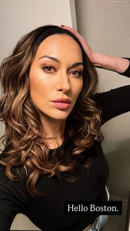 Tasya Teles photo 2 of 36