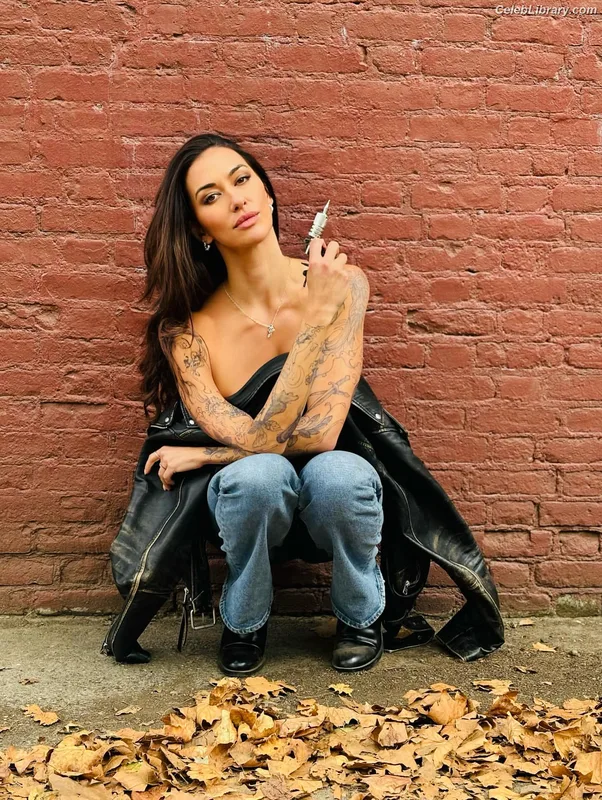 Tasya Teles photo 9 of 36