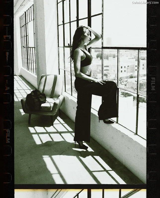 Tasya Teles photo 13 of 36