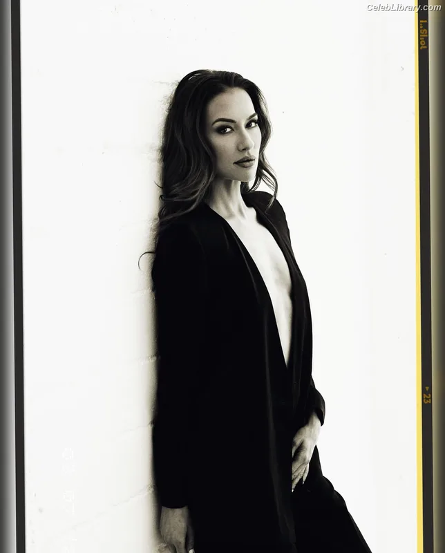 Tasya Teles photo 16 of 36