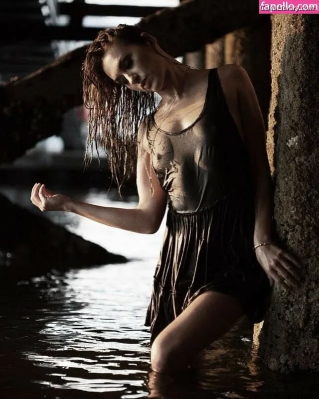 Tasya Teles photo 9 of 36