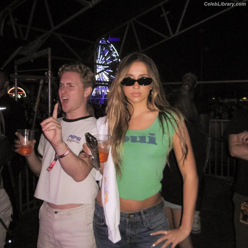Tate McRae photo 23 of 1059