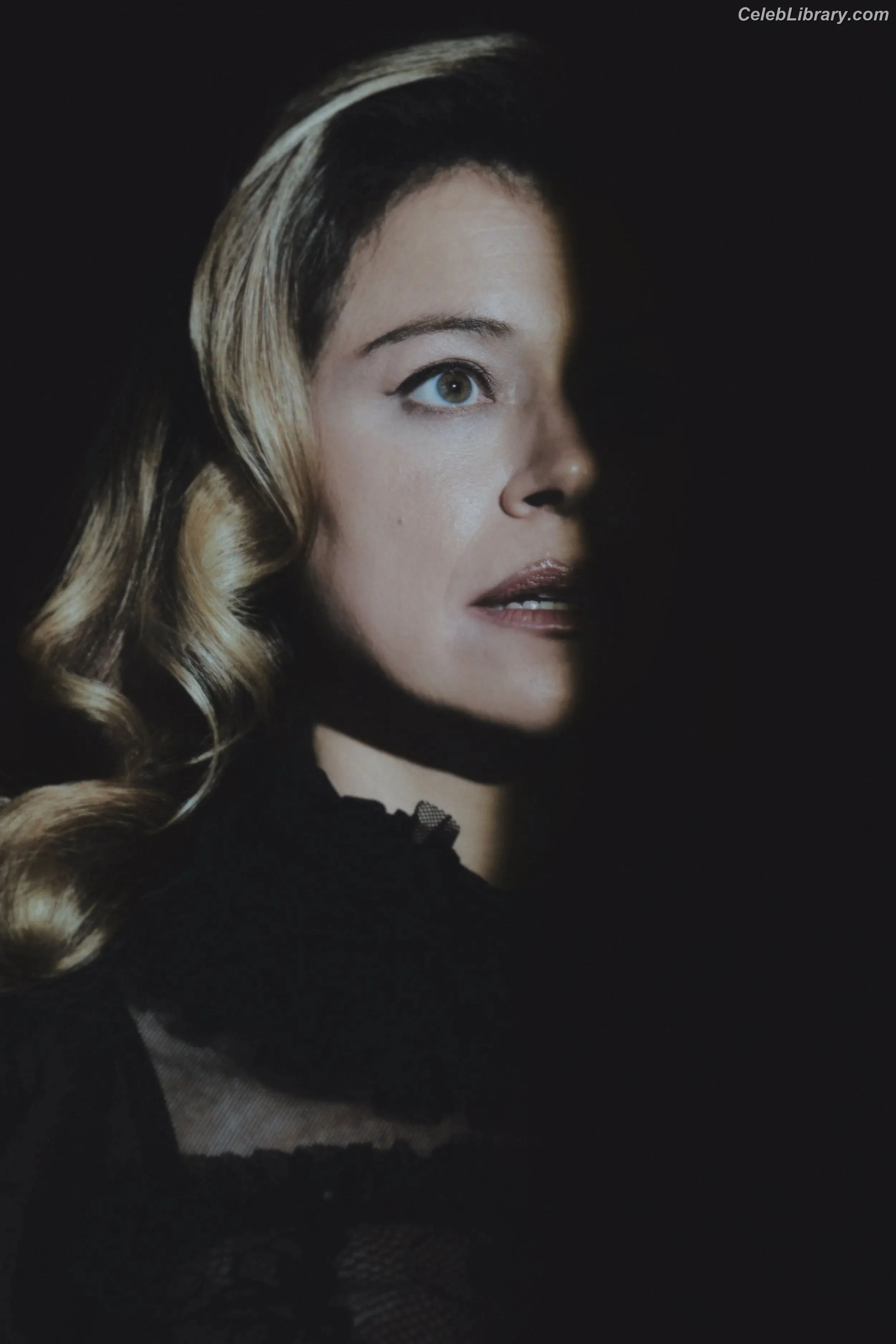 Tatiana Maslany photo 22 of 58
