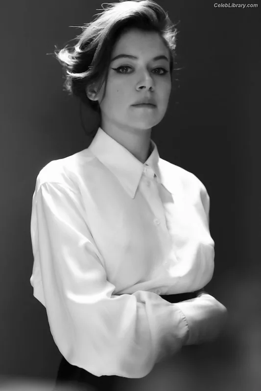 Tatiana Maslany photo 5 of 59