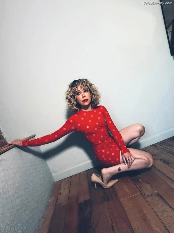 Tatiana Maslany photo 9 of 59