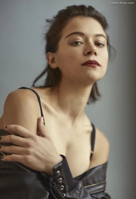 Tatiana Maslany photo 9 of 59