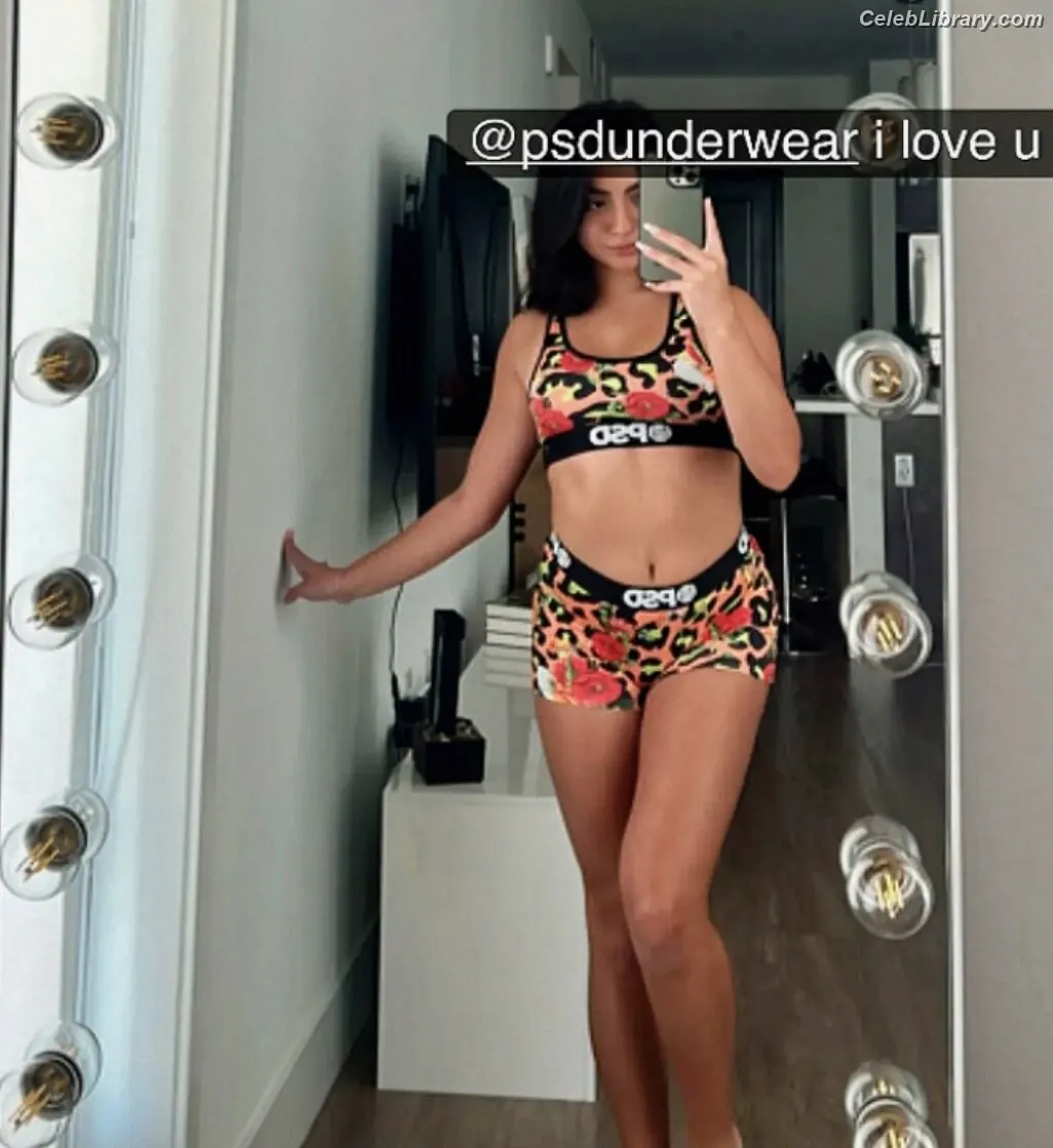 Tatiana McQuay photo 1 of 205