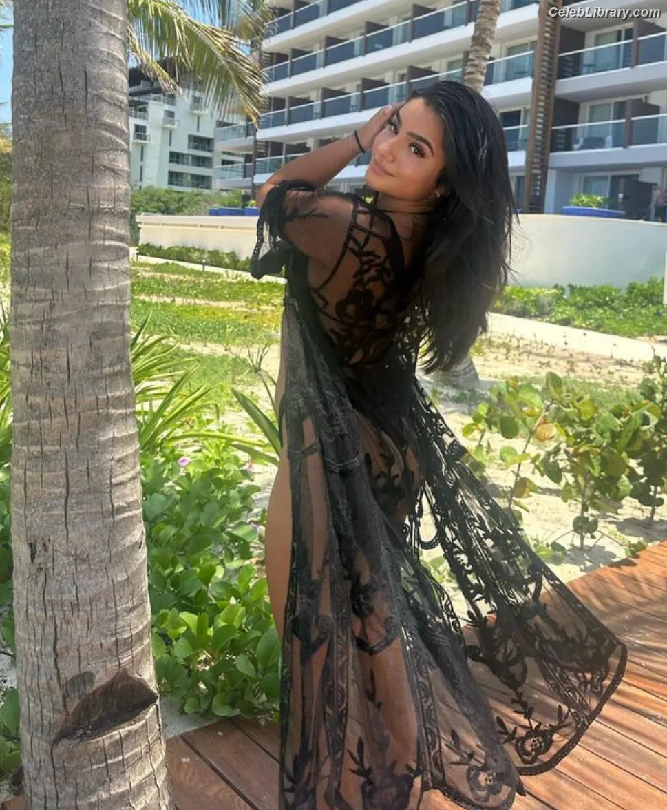 Tatiana McQuay photo 8 of 205