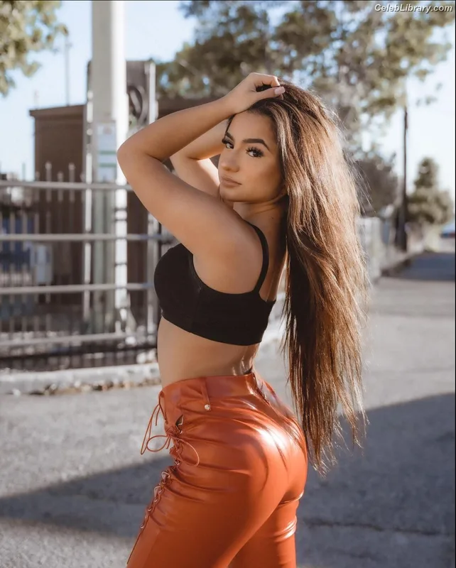 Tatiana McQuay photo 13 of 206