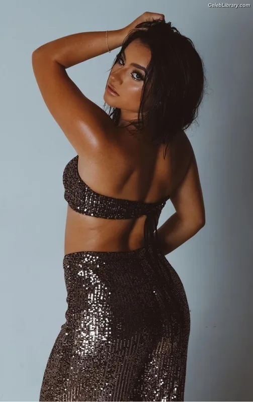 Tatiana McQuay photo 1 of 206