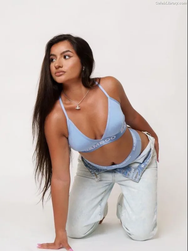 Tatiana McQuay photo 17 of 206