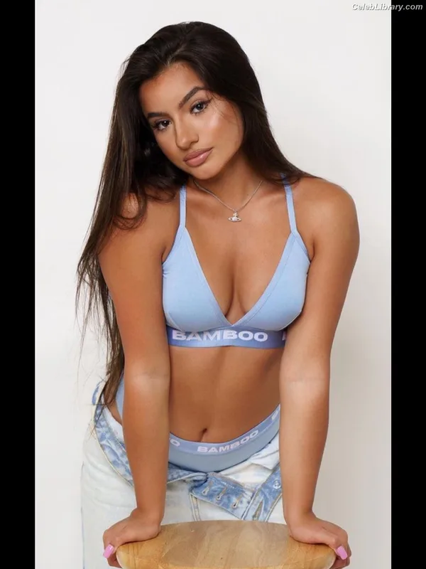 Tatiana McQuay photo 3 of 206