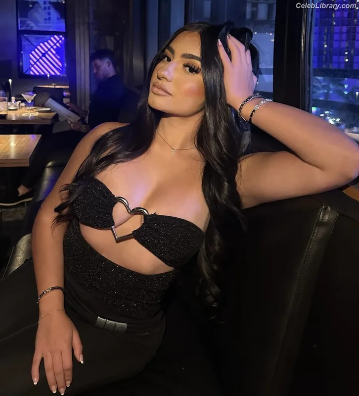 Tatiana McQuay photo 20 of 206