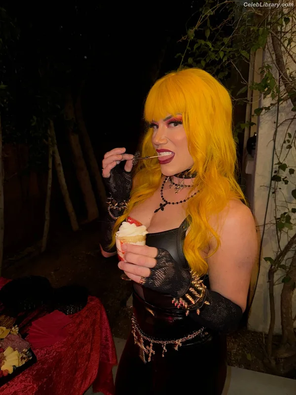 Taya Valkyrie photo 6 of 345