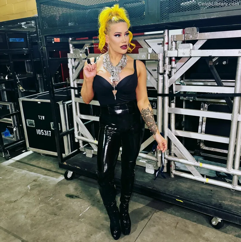 Taya Valkyrie photo 3 of 345