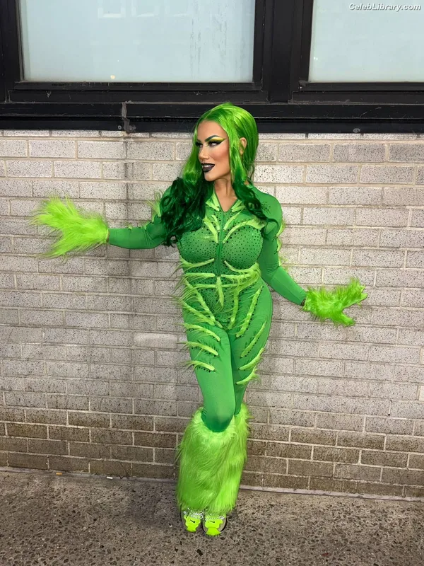 Taya Valkyrie photo 5 of 345