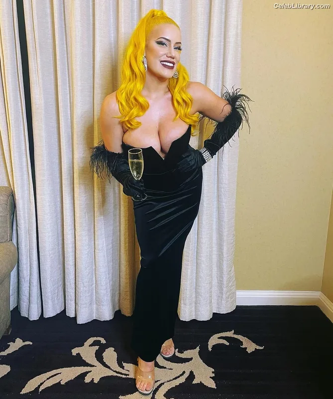 Taya Valkyrie photo 20 of 345
