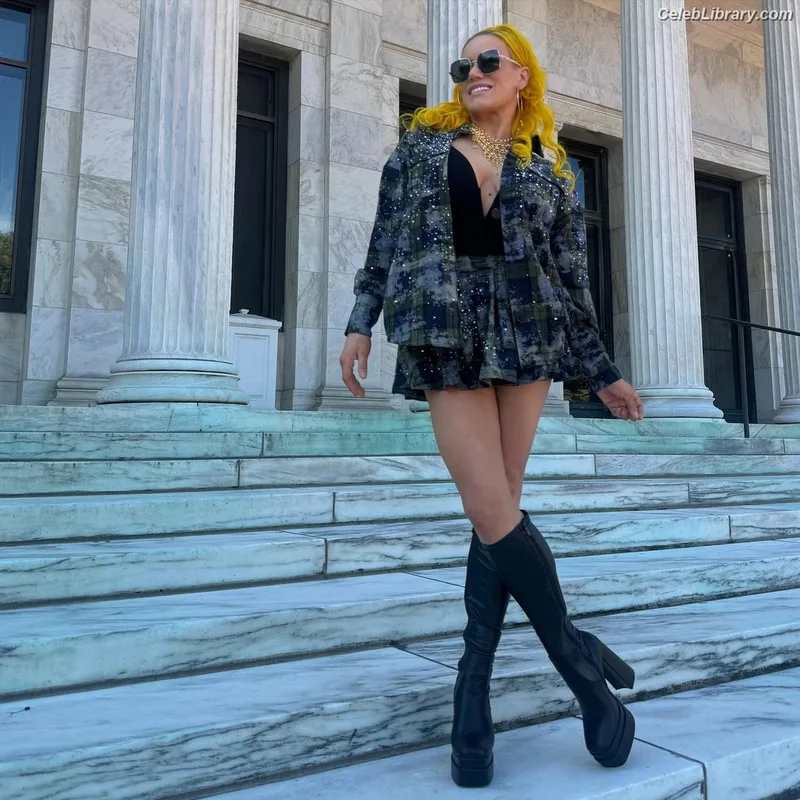 Taya Valkyrie photo 9 of 345