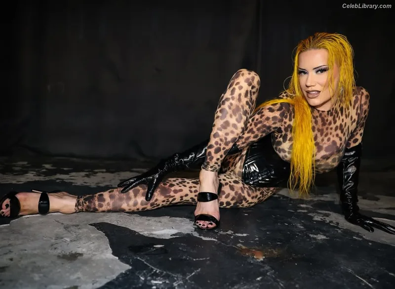 Taya Valkyrie photo 24 of 345