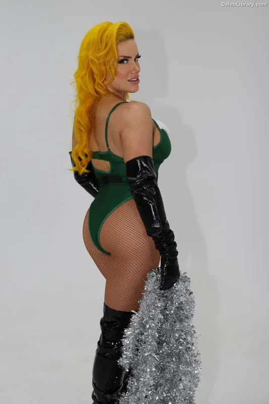 Taya Valkyrie photo 4 of 345