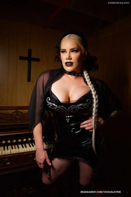 Taya Valkyrie photo 6 of 345