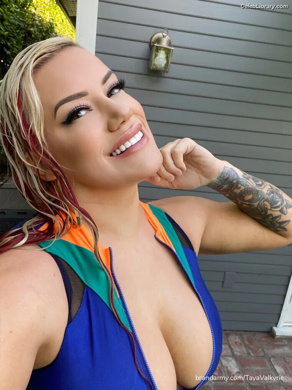 Taya Valkyrie photo 4 of 345