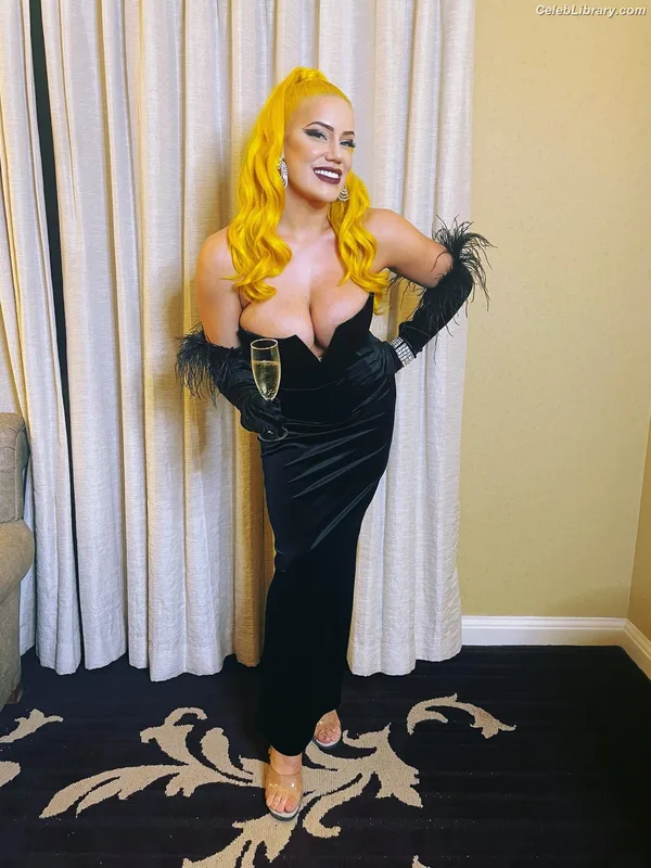 Taya Valkyrie photo 8 of 345