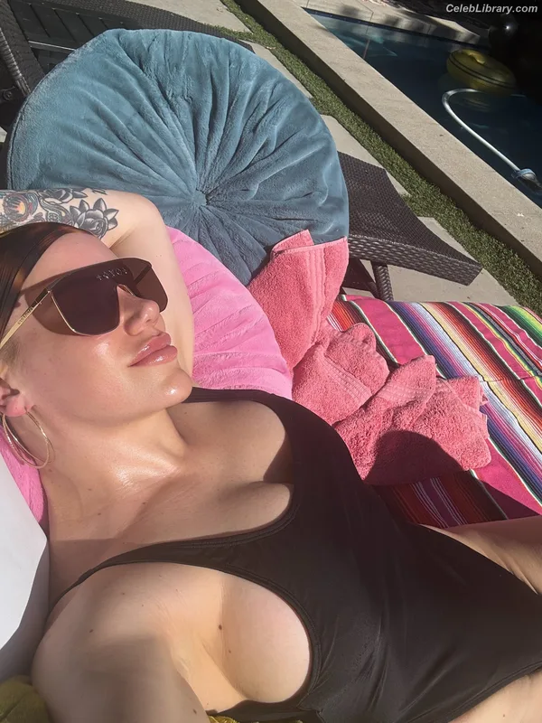 Taya Valkyrie photo 14 of 345
