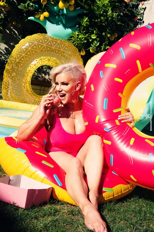 Taya Valkyrie photo 5 of 345