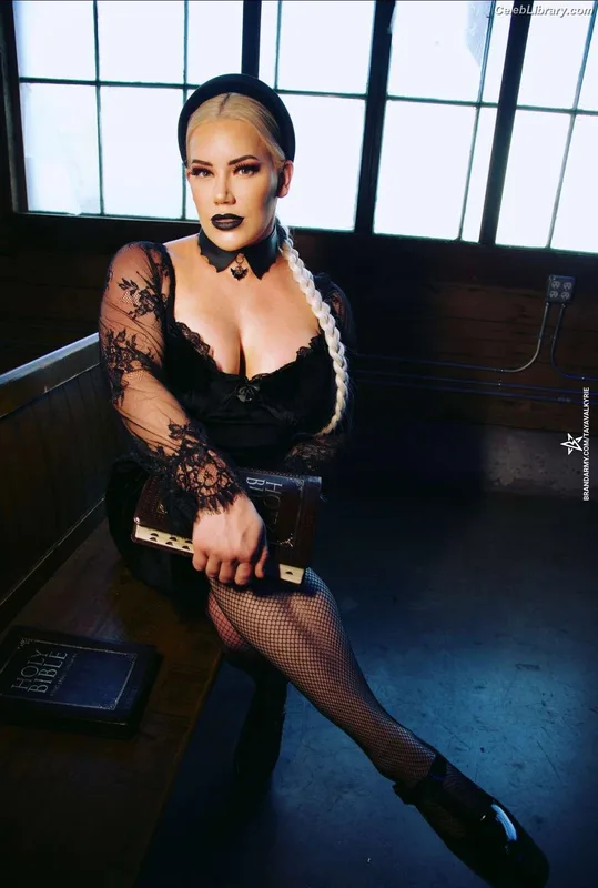 Taya Valkyrie photo 10 of 345