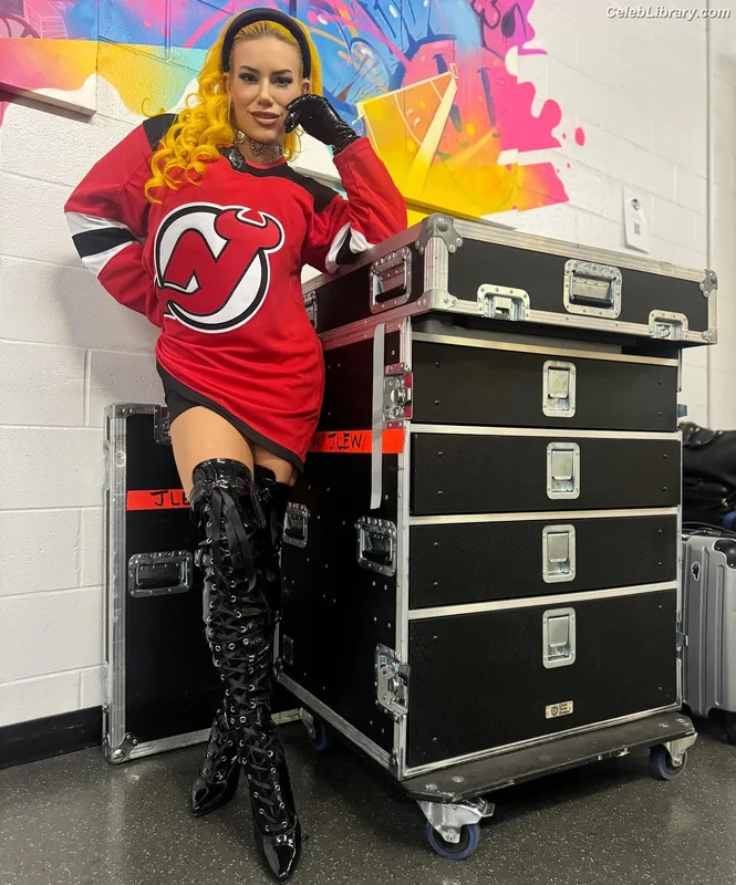 Taya Valkyrie photo 2 of 345