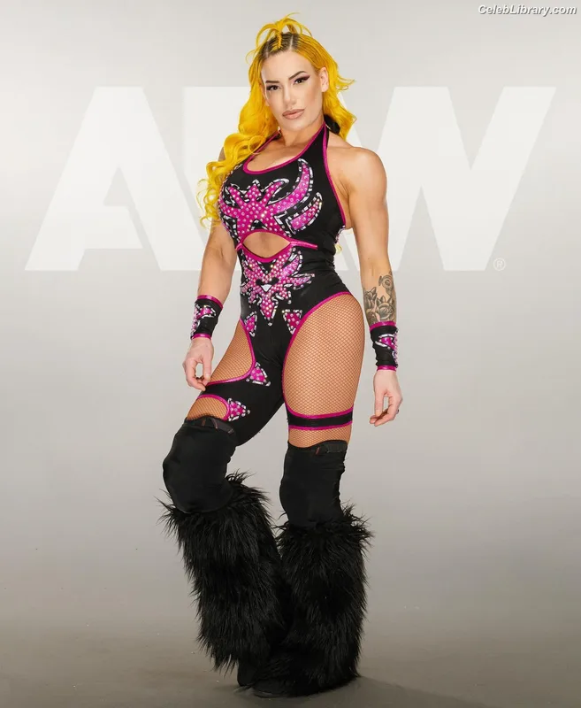 Taya Valkyrie photo 5 of 345