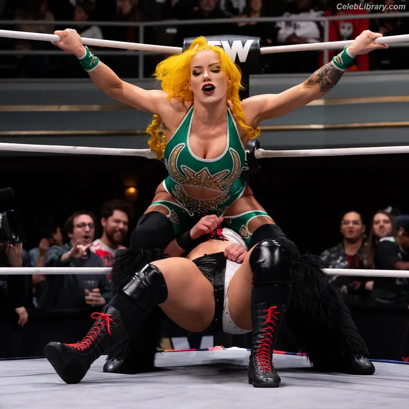 Taya Valkyrie photo 6 of 345