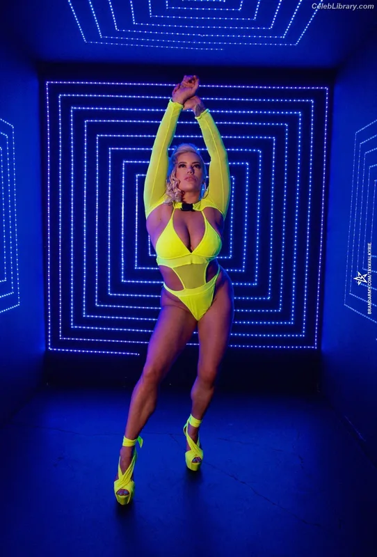 Taya Valkyrie photo 11 of 345