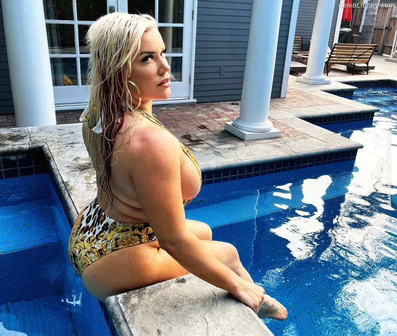 Taya Valkyrie photo 1 of 345
