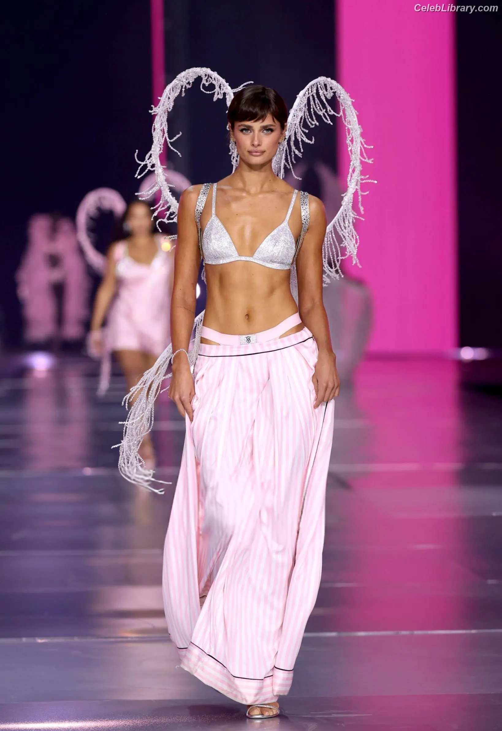 Taylor Hill photo 6 of 545