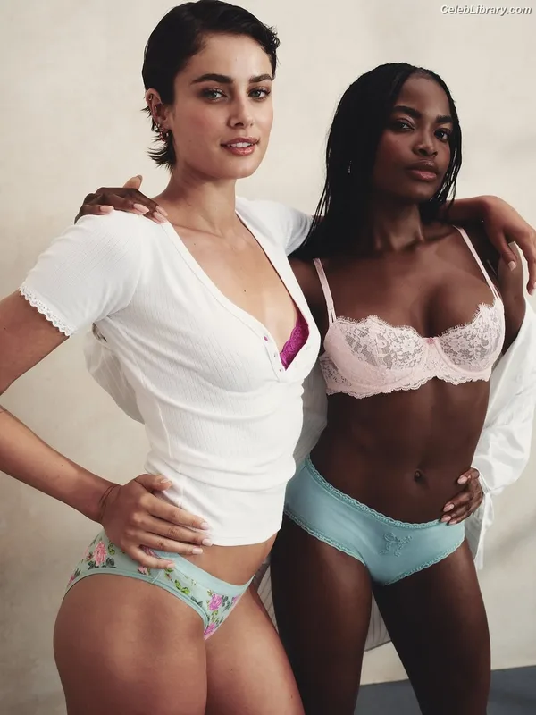 Taylor Hill photo 17 of 546