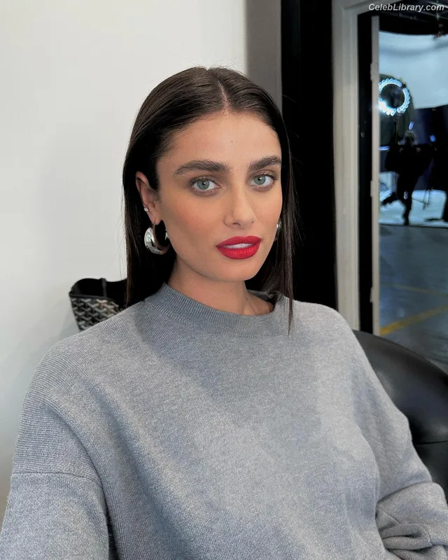 Taylor Hill photo 21 of 546