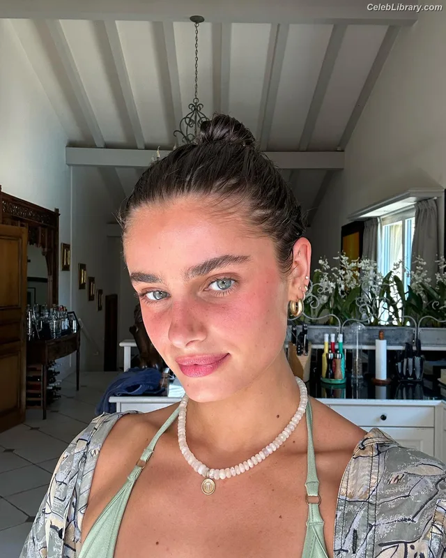 Taylor Hill photo 23 of 546