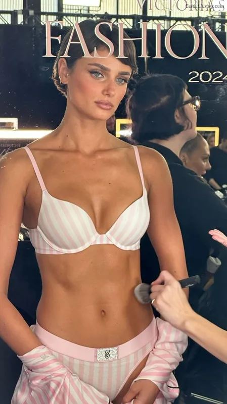 Taylor Hill photo 21 of 546