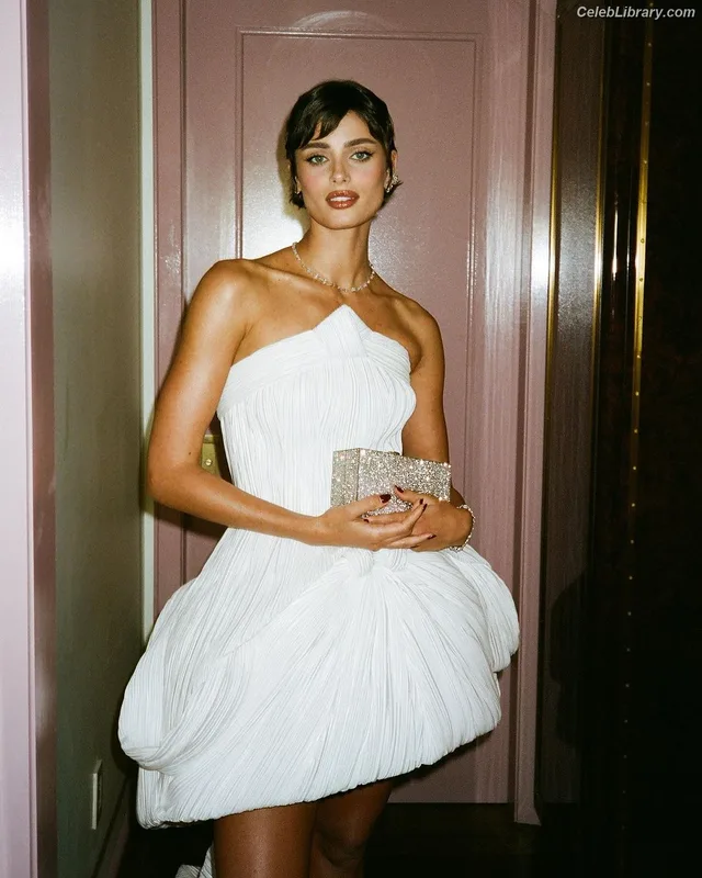Taylor Hill photo 24 of 546