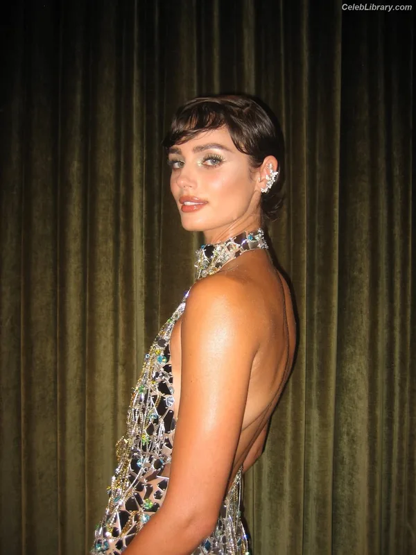 Taylor Hill photo 6 of 546