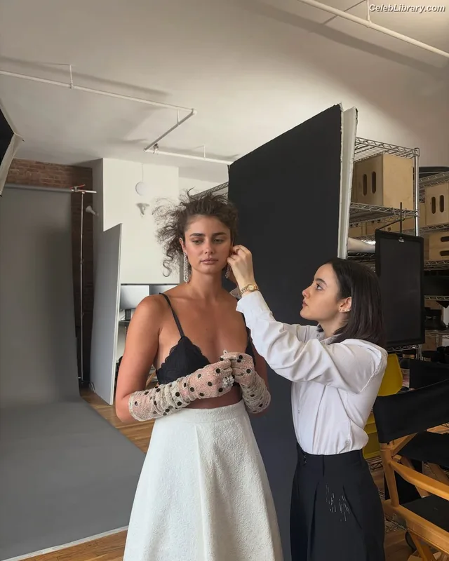 Taylor Hill photo 7 of 546