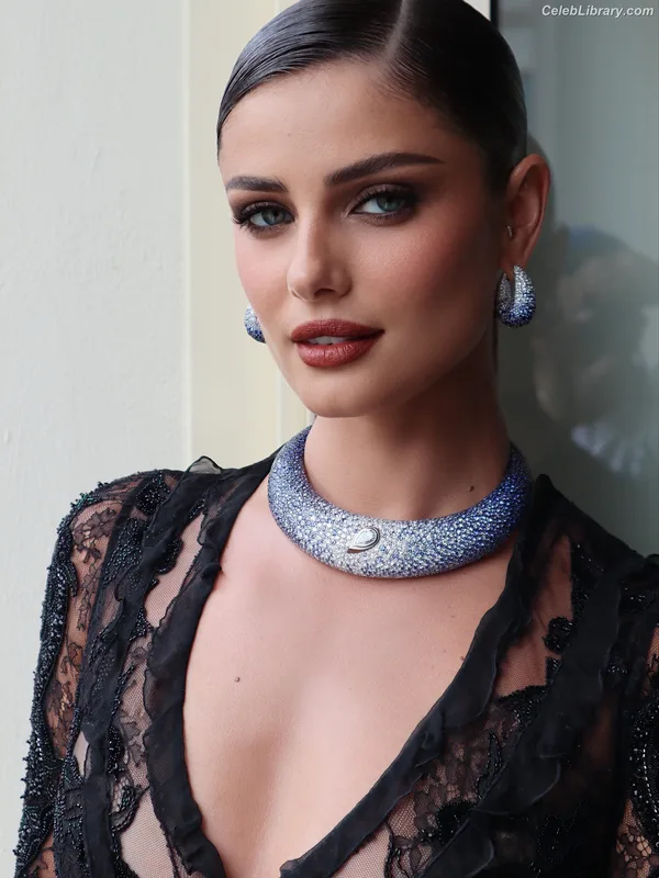 Taylor Hill photo 8 of 546