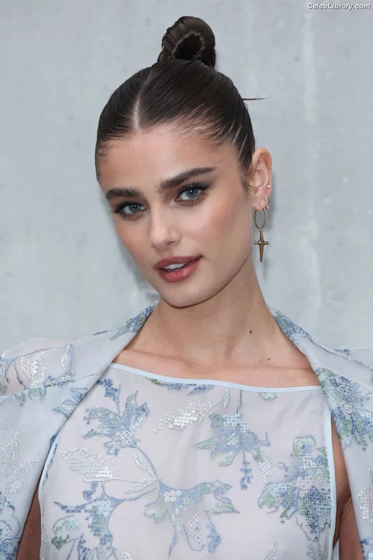 Taylor Hill photo 19 of 546