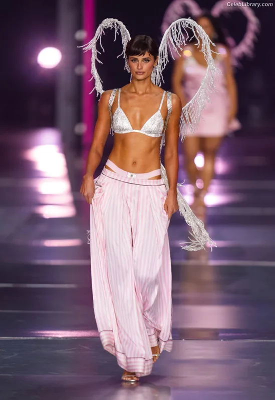 Taylor Hill photo 8 of 546