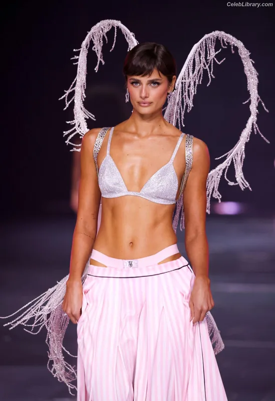 Taylor Hill photo 12 of 546