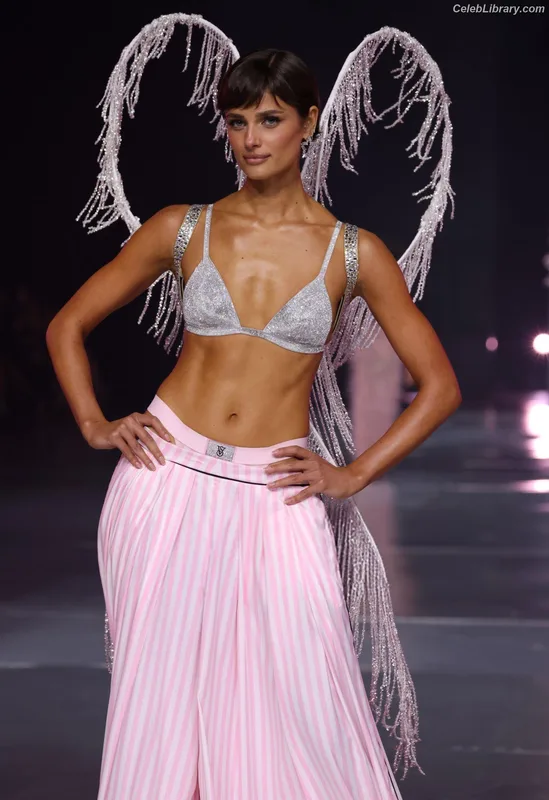 Taylor Hill photo 16 of 546