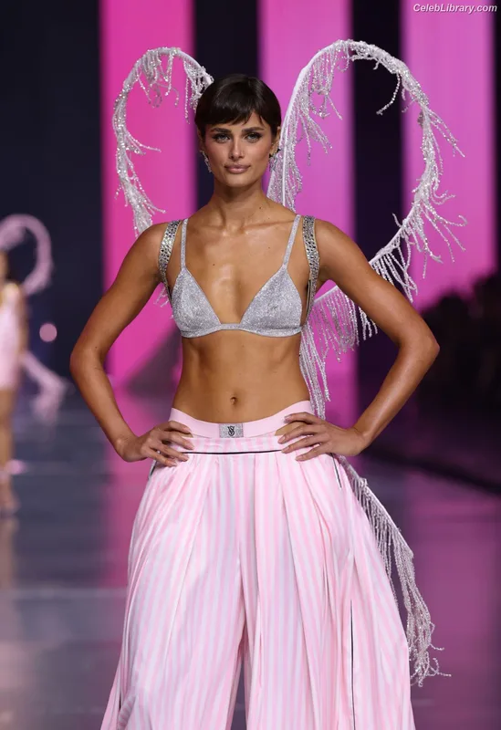 Taylor Hill photo 17 of 546